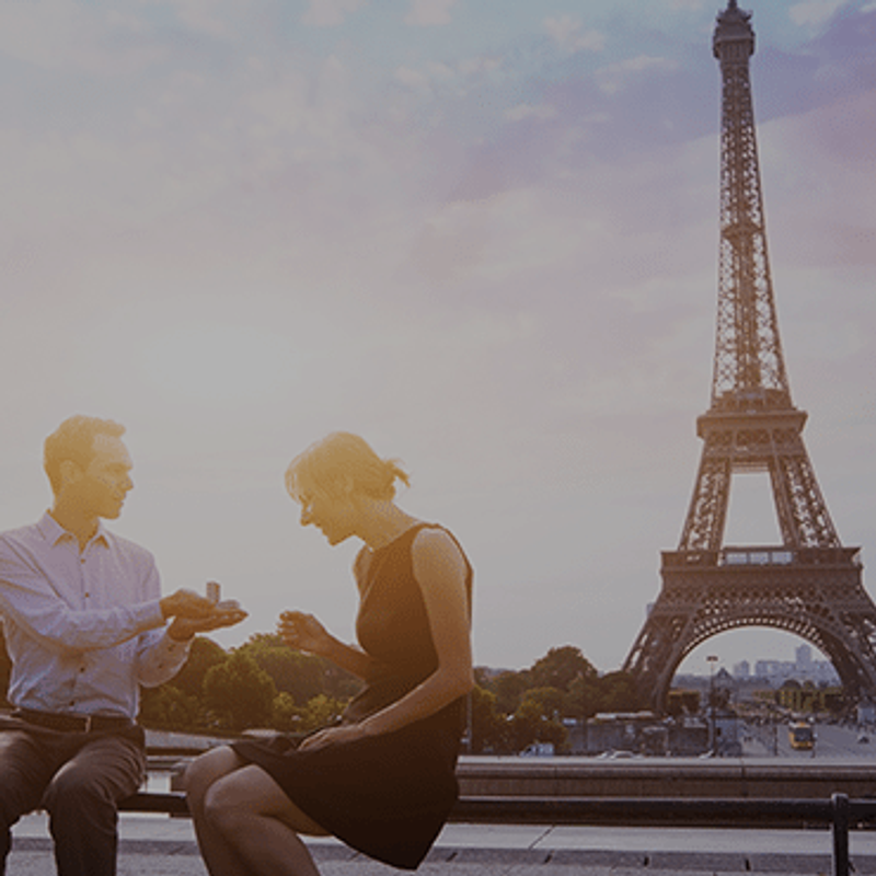How to create life-changing moments image of man proposing to woman with Eiffel Tower in the background