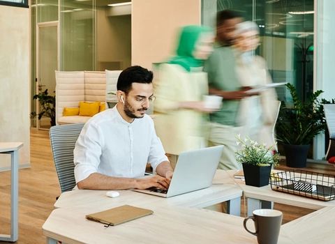 how business owners can win the war against distractions