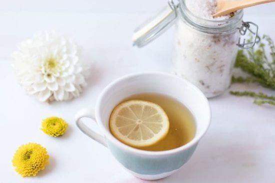 a cup of tea with a slice of lemon in it .
