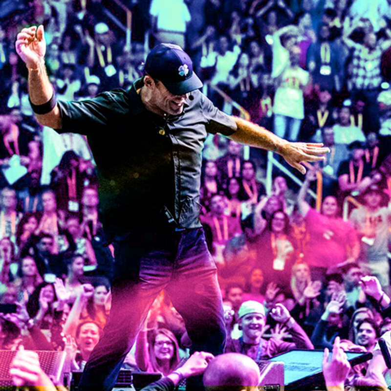 The 10 Gifts of Life image of Tony Robbins on stage in middle of crowd