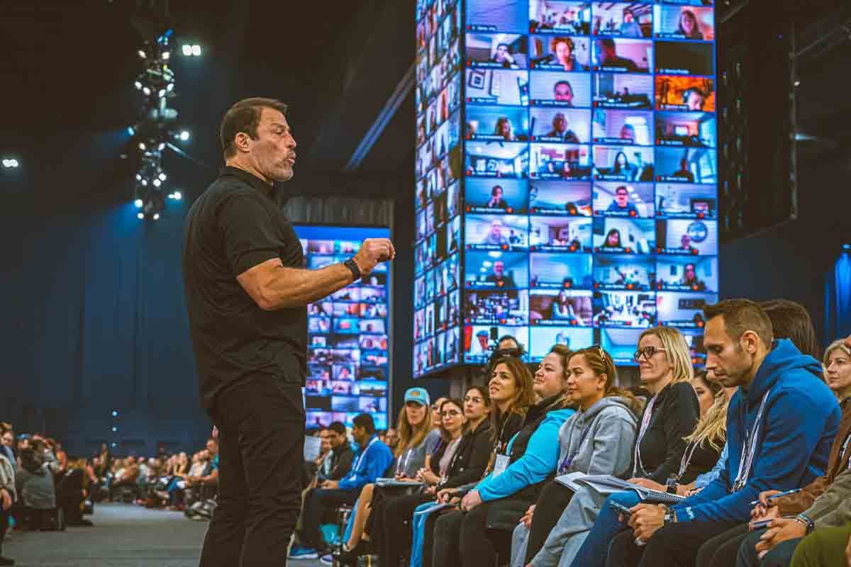 how leaders help teams thrive in an AI-driven future