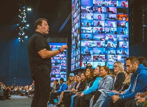how leaders help teams thrive in an AI-driven future