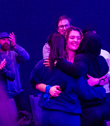 What are your subconscious patterns? Image of people hugging