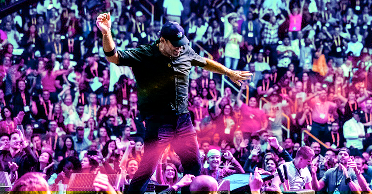 The 10 Gifts of Life image of Tony Robbins on stage in middle of crowd