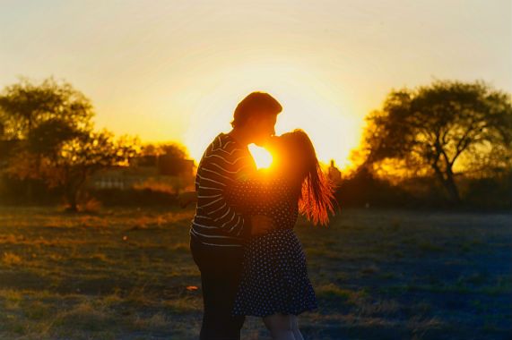 Couple kiss in Sunset