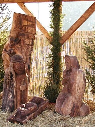 În fotografie lucrarea „Bethlehem” (2002) a regretatului sculptor Ștefan BALÁZS (1958 – 2014)