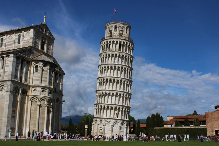Le Leaning Tower of Pisa.