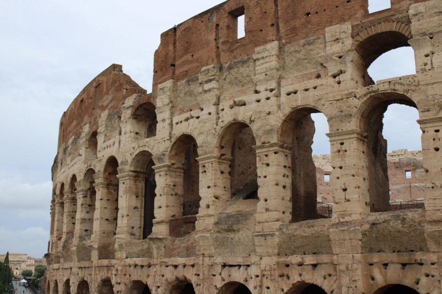 Zoom in of colosseum.
