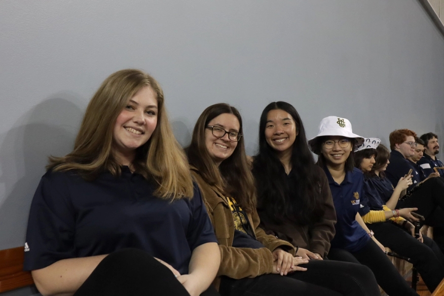 Flutes posing.