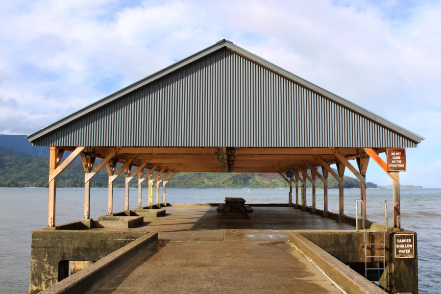 Shelter at end of the pier.