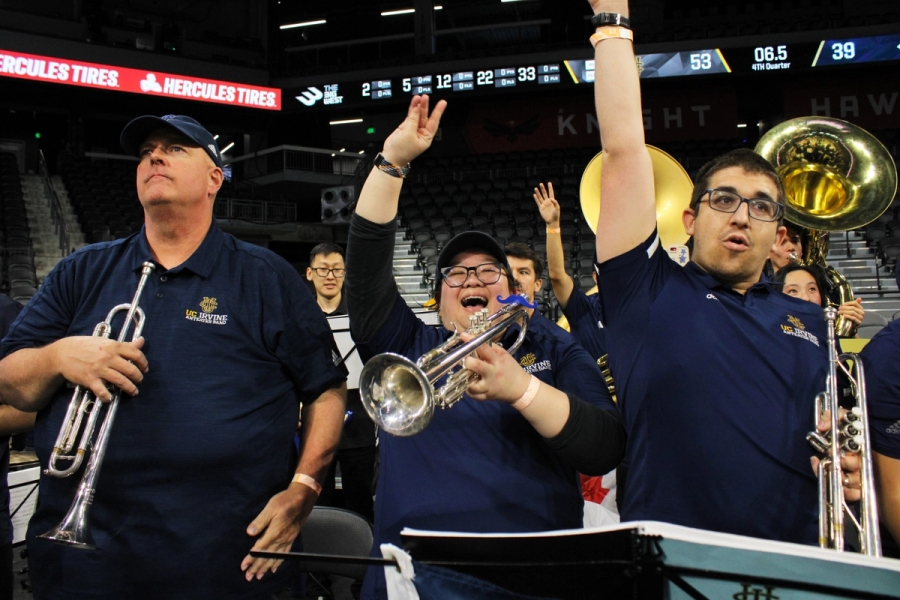 Front POV of trumpets zotting and cheering.