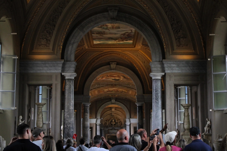 Multiple rooms and arches.