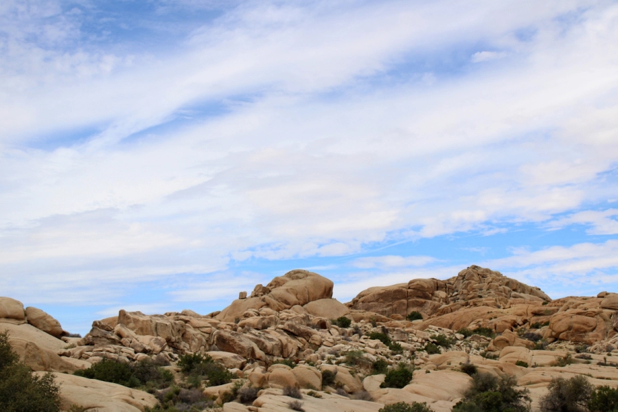 Further distance photo of stacked rocks.
