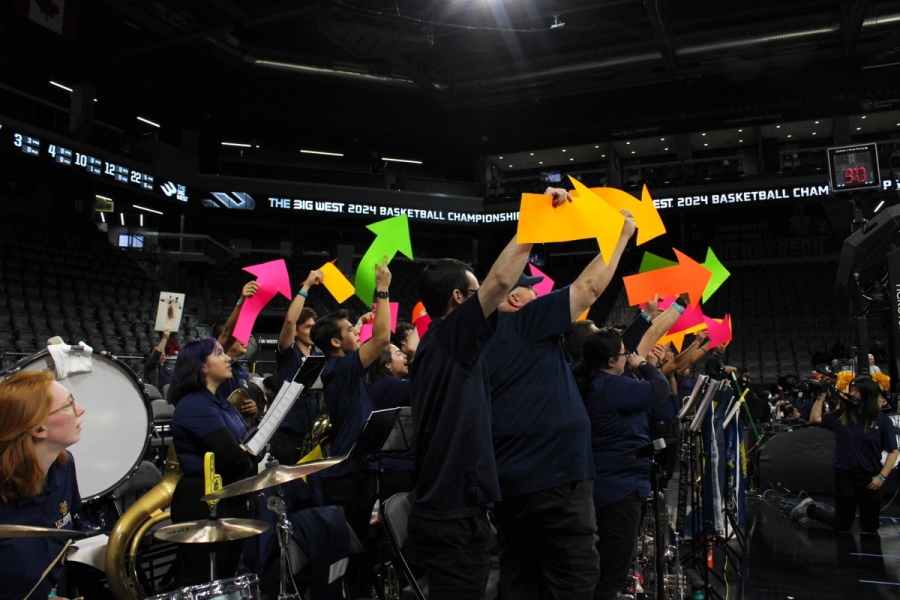 Band using arrows.