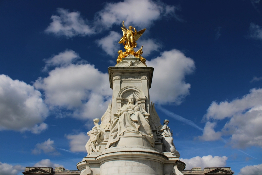 Statue with Queen Victoria.