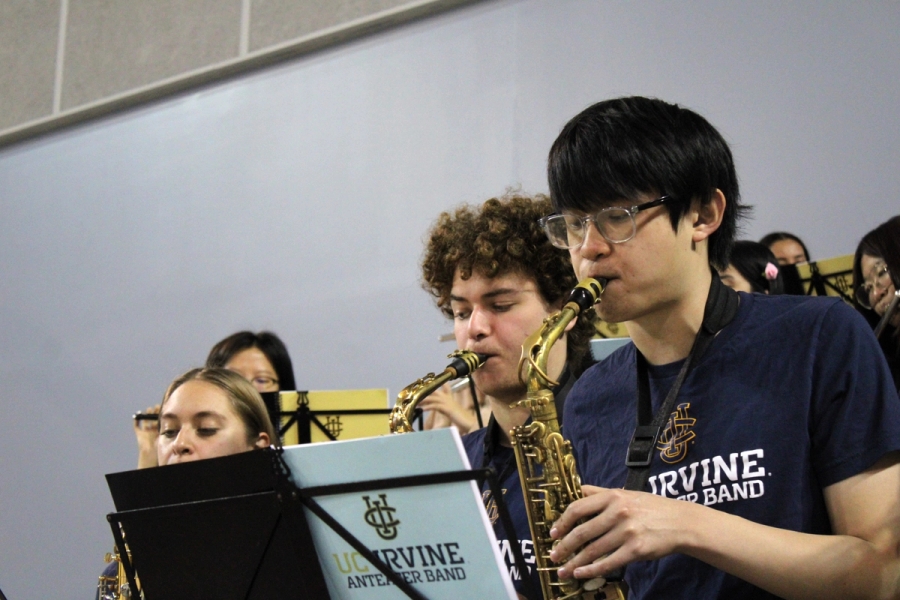 Three altos playing.