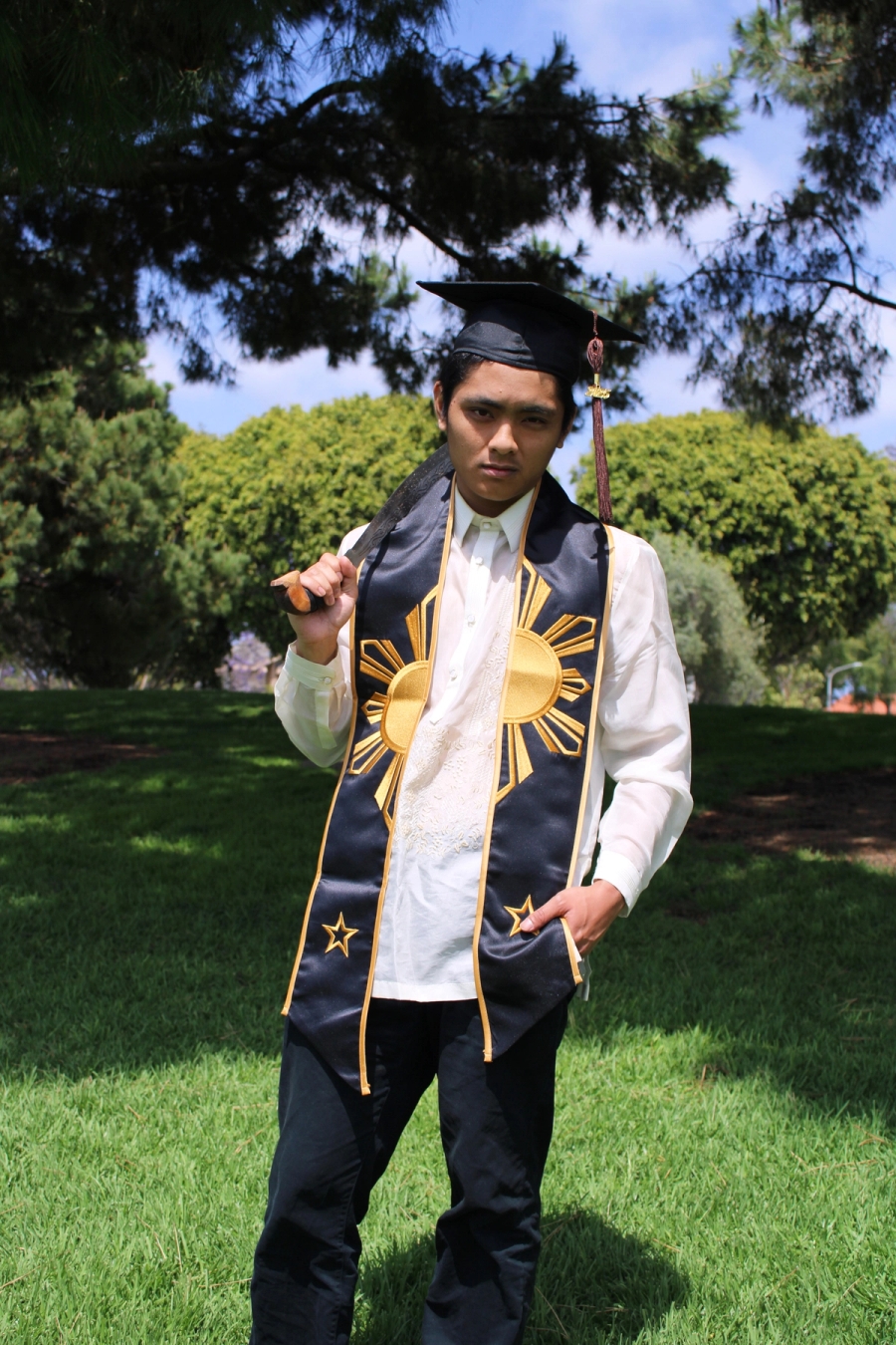 Man in Filipino stole and cap with medium sword.
