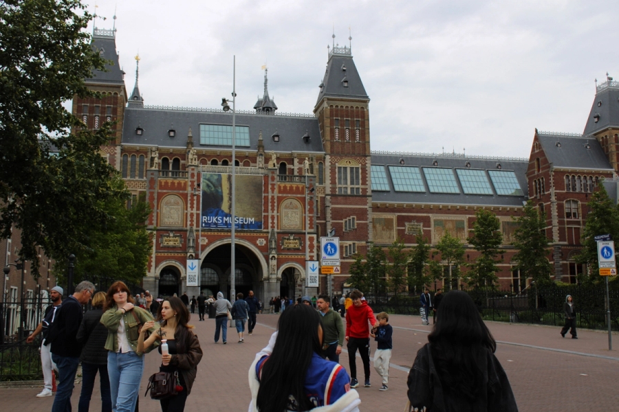 Walking POV with museum in front.