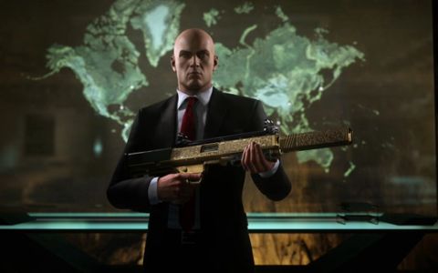Agent 47 holding a golden gun in Hitman: World of Assassination