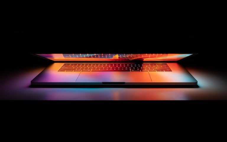 Why Bloggers Should Get a MacBook
