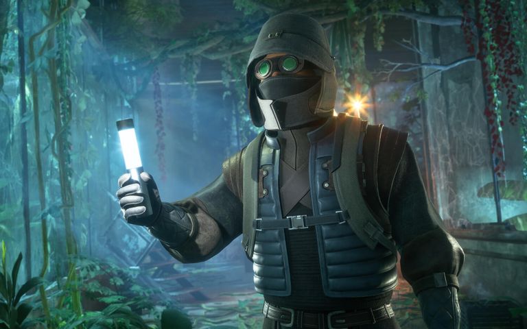 A character holding a glowstick in Dune: Awakening