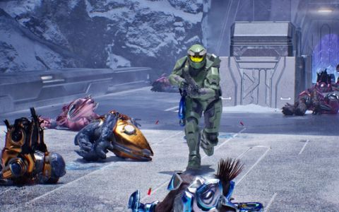 Master Chief running towards the camera in Halo: Campaign Evolved