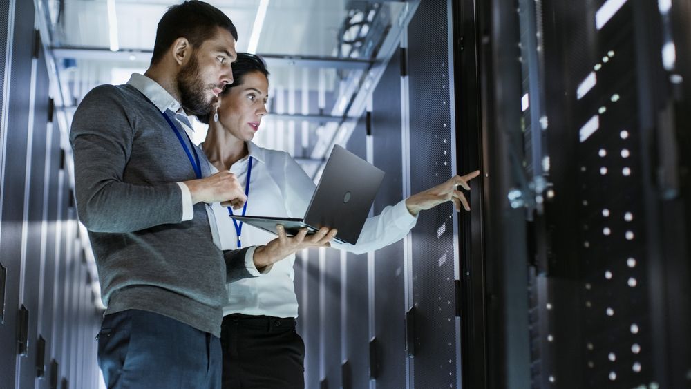 Why You Should Choose a Data Center Server