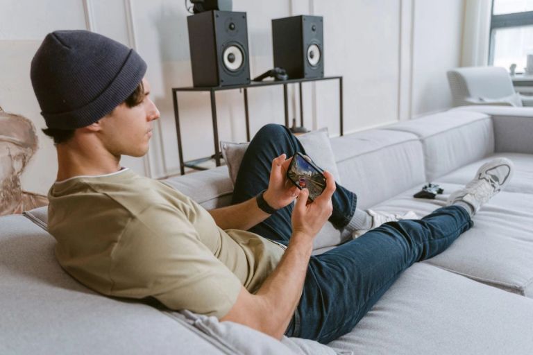 Free casino-style games on digital platforms — a familiar part of Canadian gaming habits