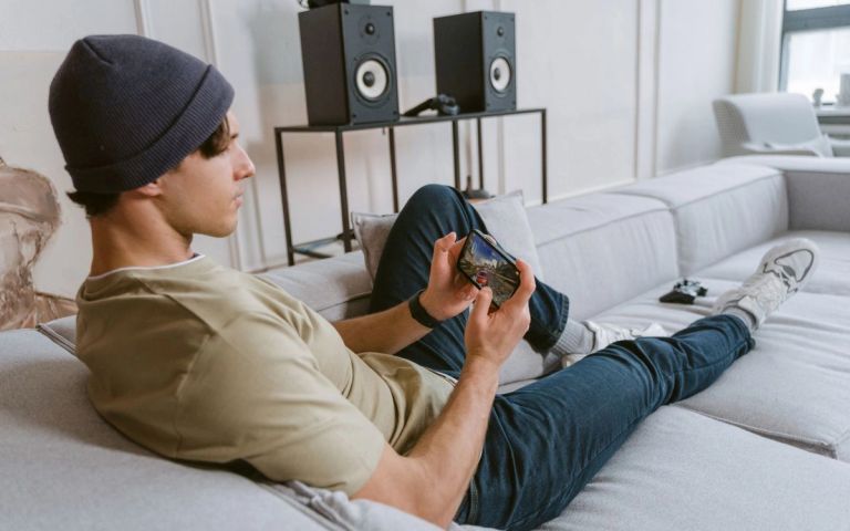Free casino-style games on digital platforms — a familiar part of Canadian gaming habits