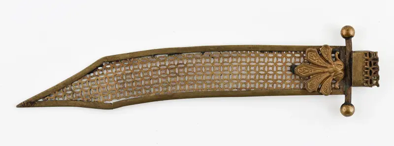 Papírvágó díszkés áttört díszítésű sárgaréz pengével, a hiányzó nyelén eredetileg „VENEZIA” felirattal