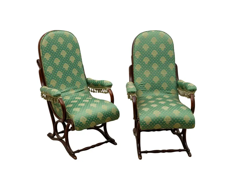 Magas támlájú, hintaszék alakú karosszék párban