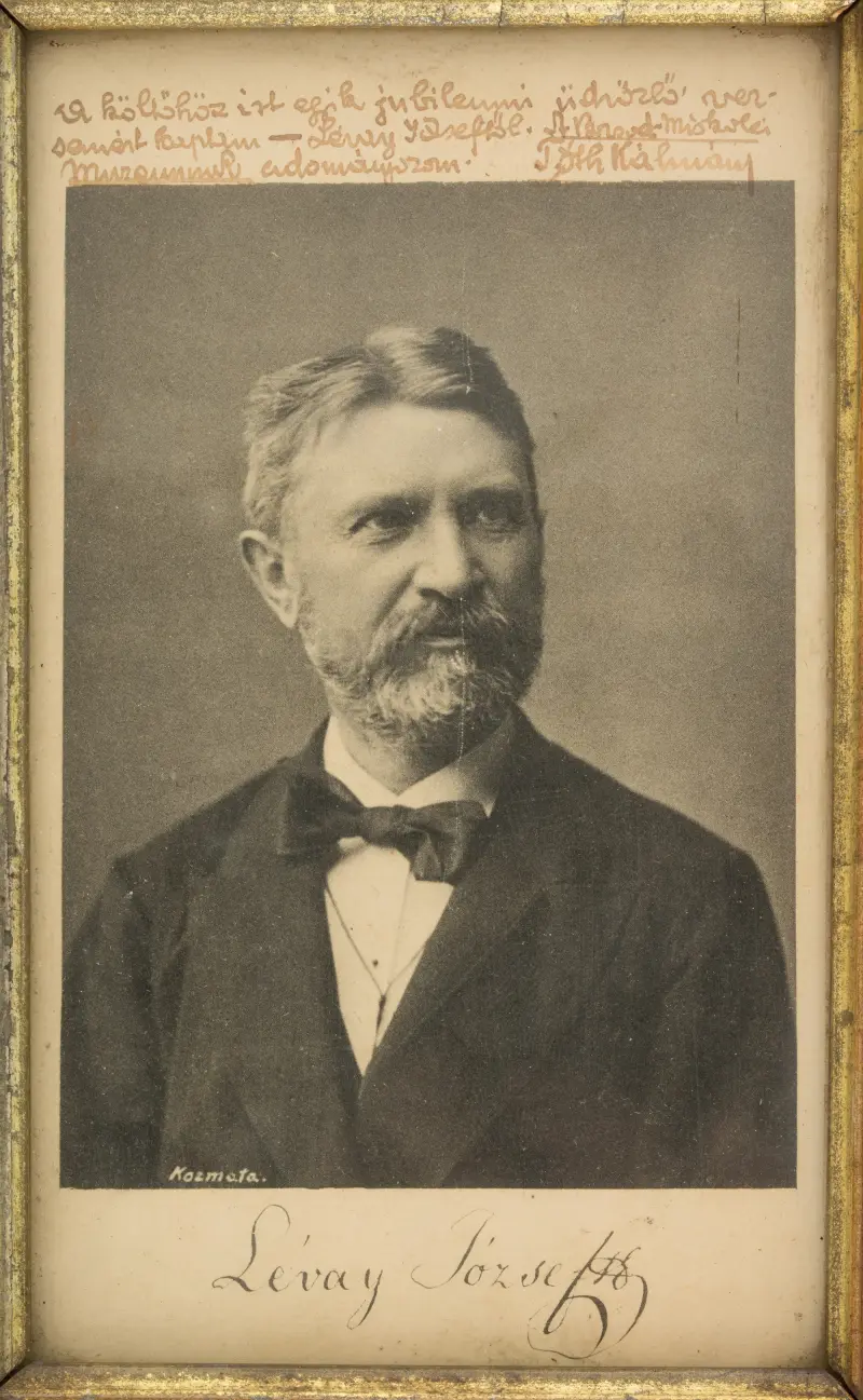 Lévay József arcképe keretben