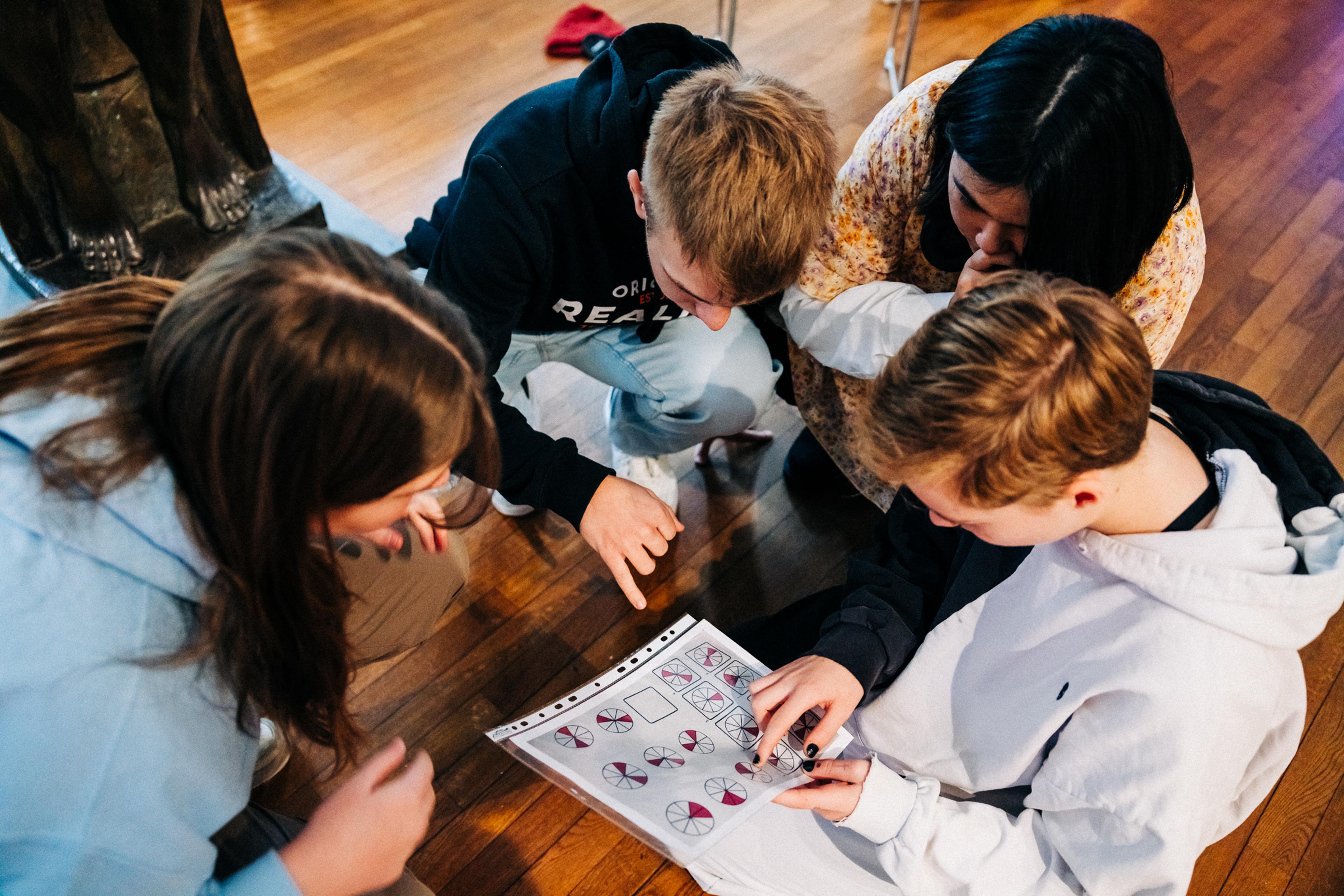 Jugendliche von Barlach GoYoung bei der Arbeit am Escape Room