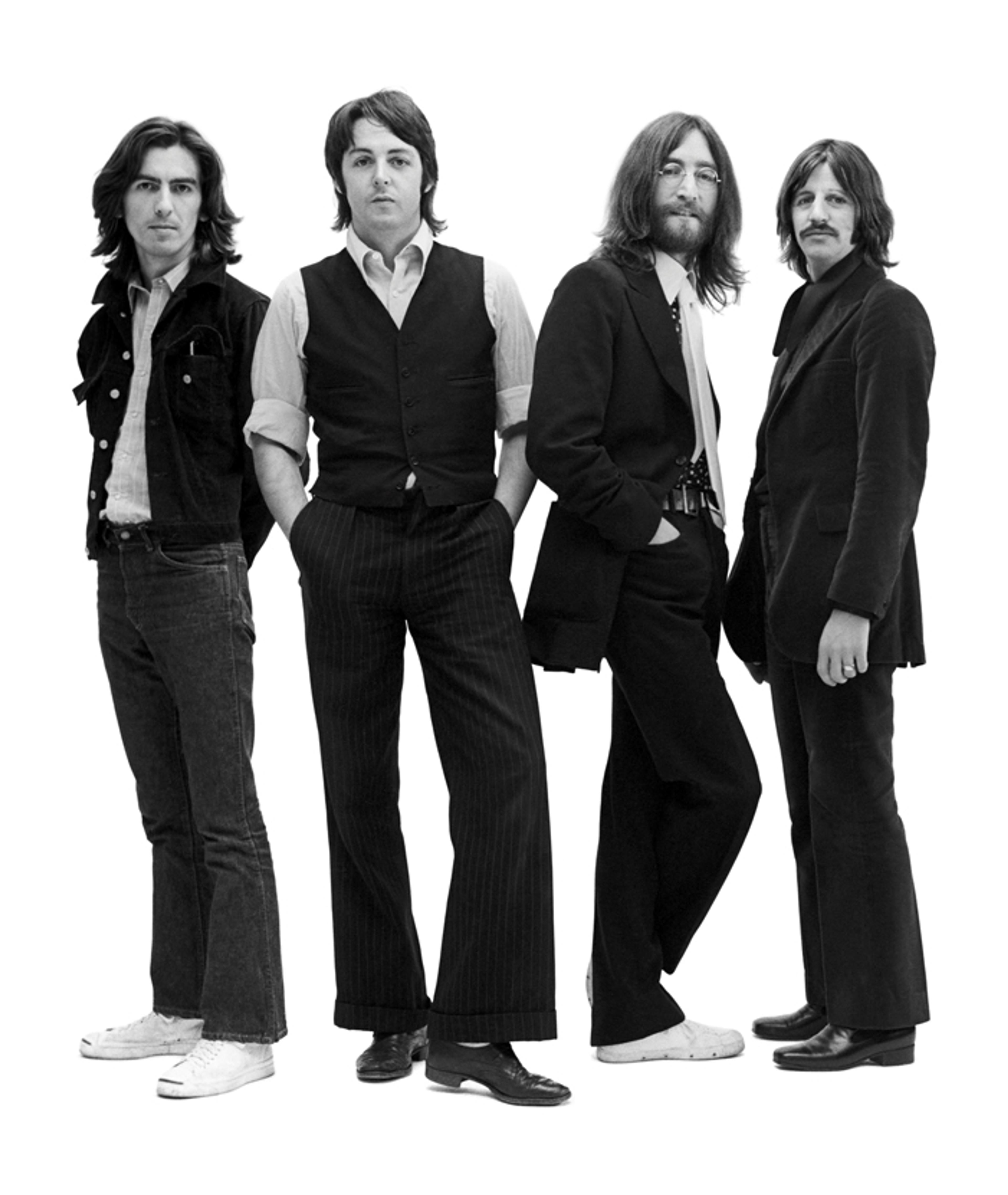 Die vier Beatles überqueren hintereinander einen Zebrastreifen