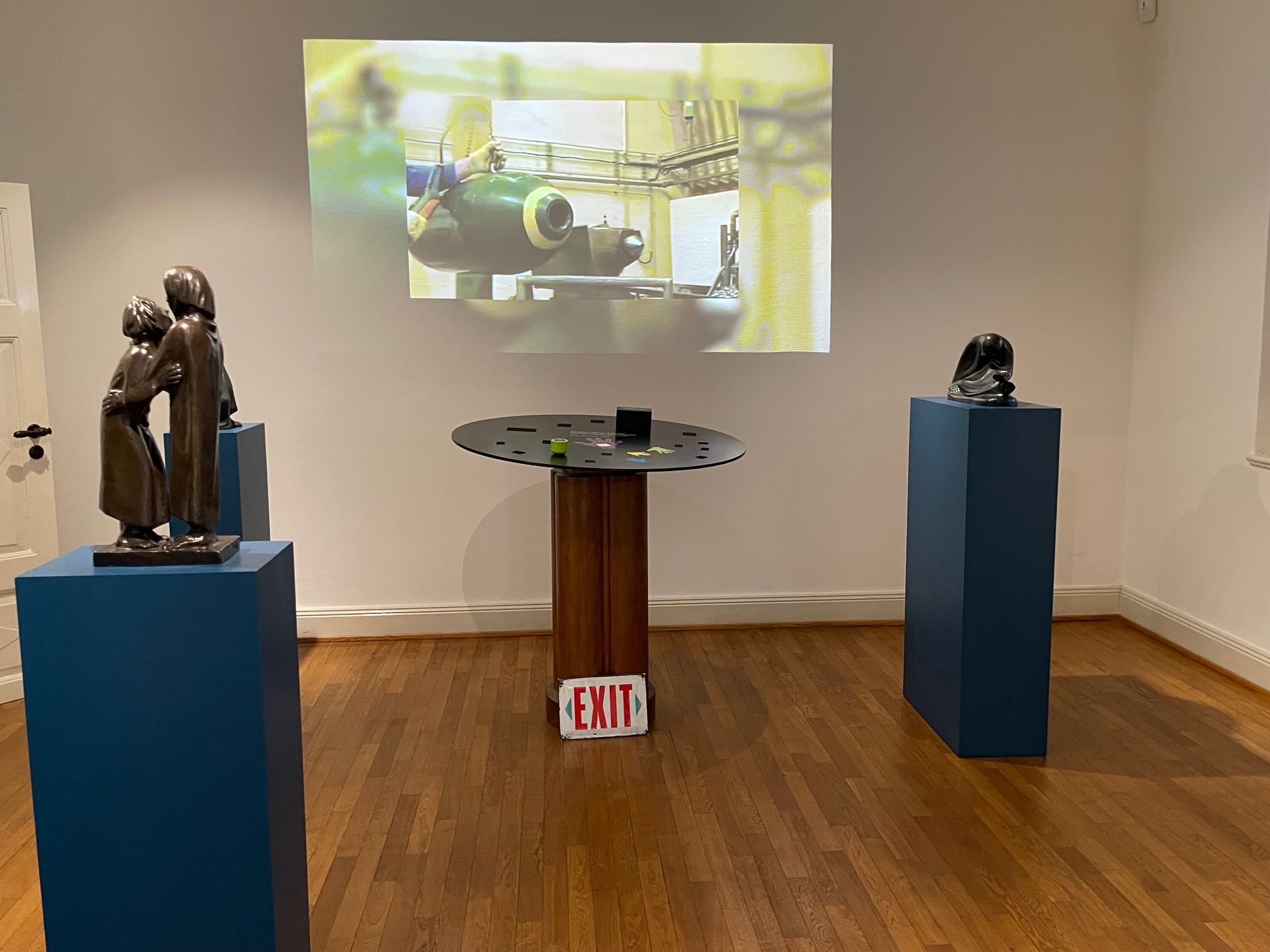 Barlach Figuren mit Exiträtsel im Museum