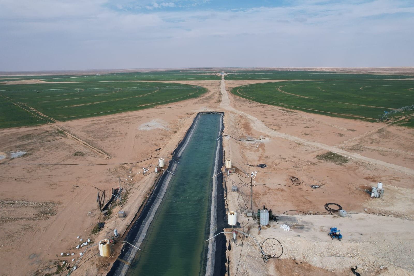 تتخيل مشروع زراعي بالكامل يشتغل بالطاقة الشمسية 