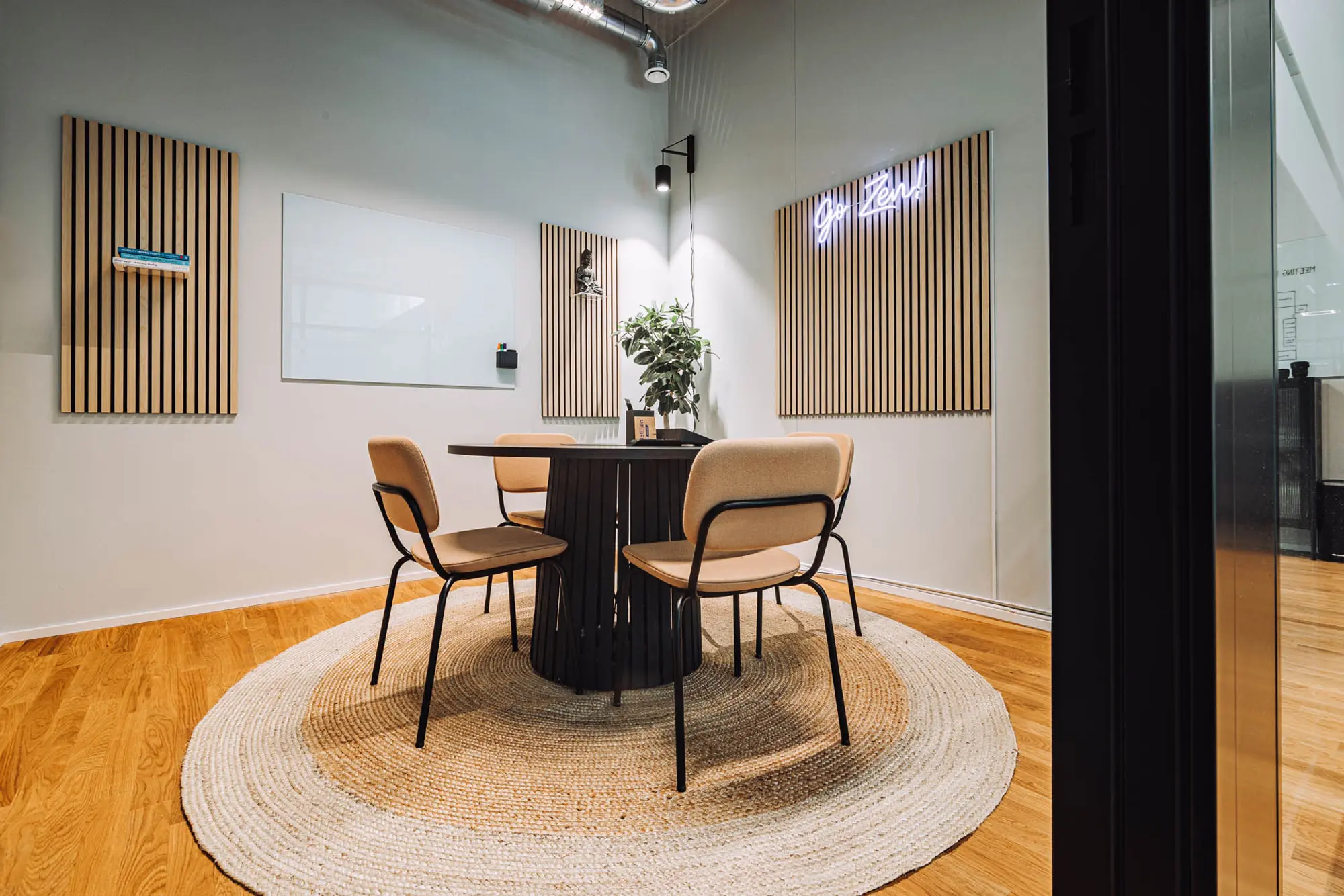 Kleiner Meetingraum im Office von Zenjob