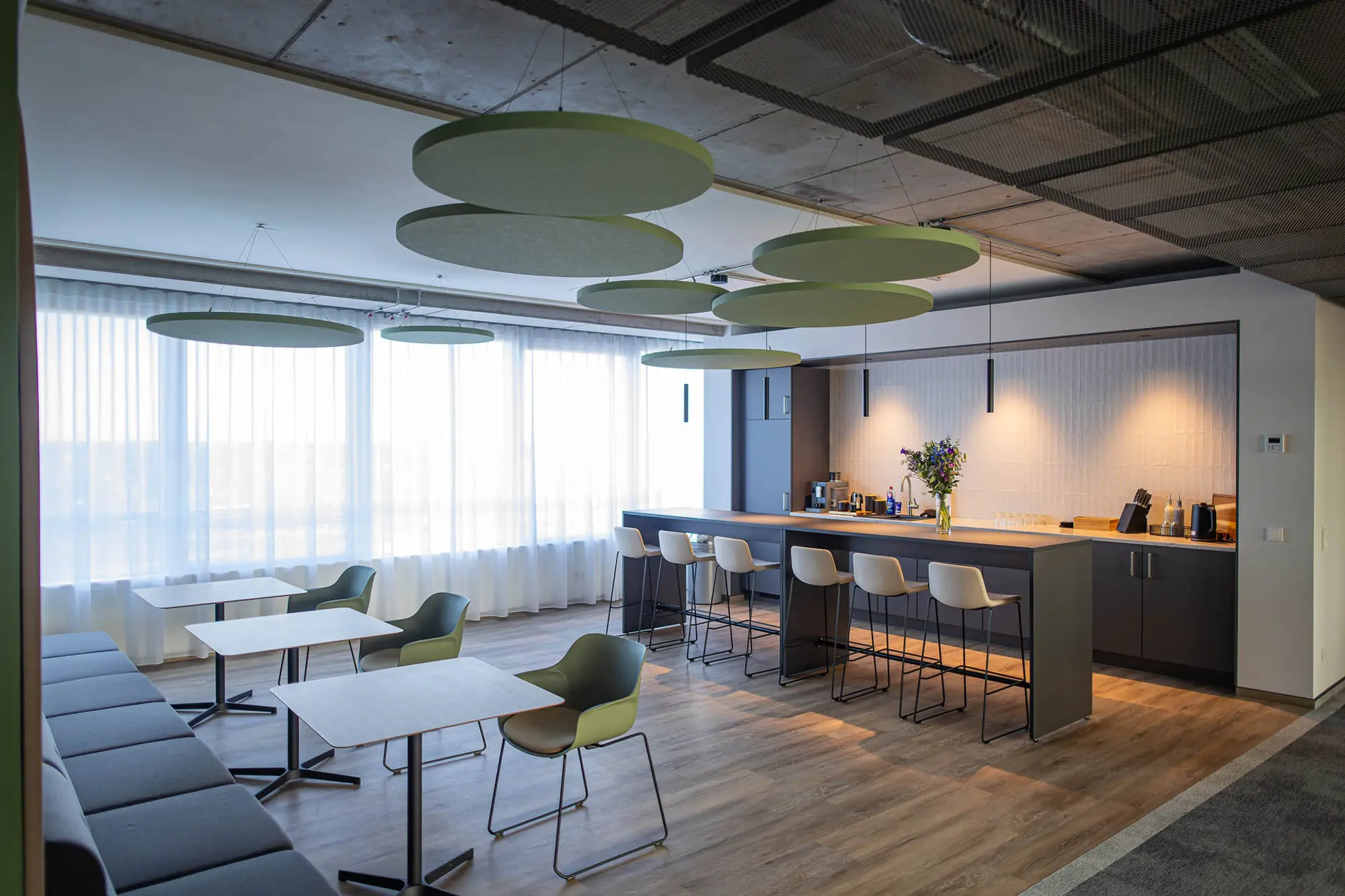 Cafeteria im re:o Showroom für Besucher:innen