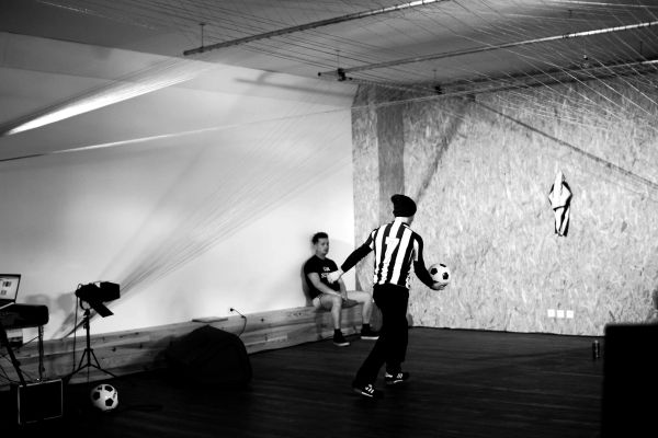TEST — Deux interpretes en repetition sur le parquet