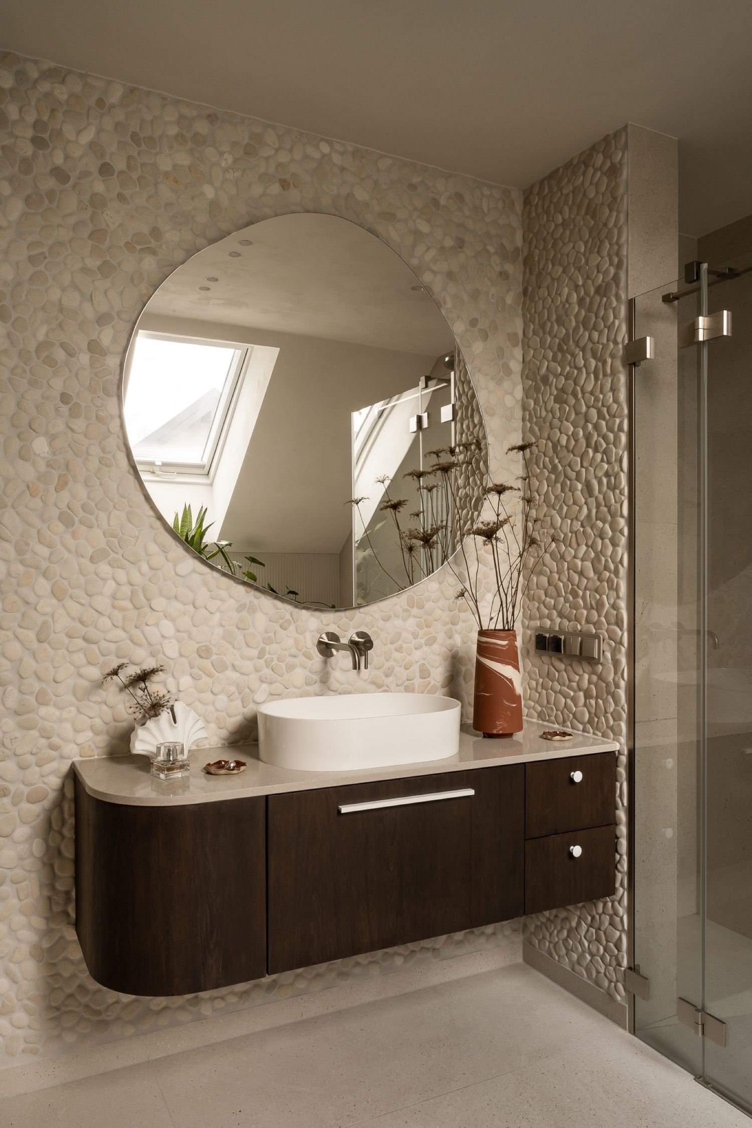 Dom w stylu japandi — mikrocement i łuki — projektowanie wnętrz Wrocław, we.make (4)