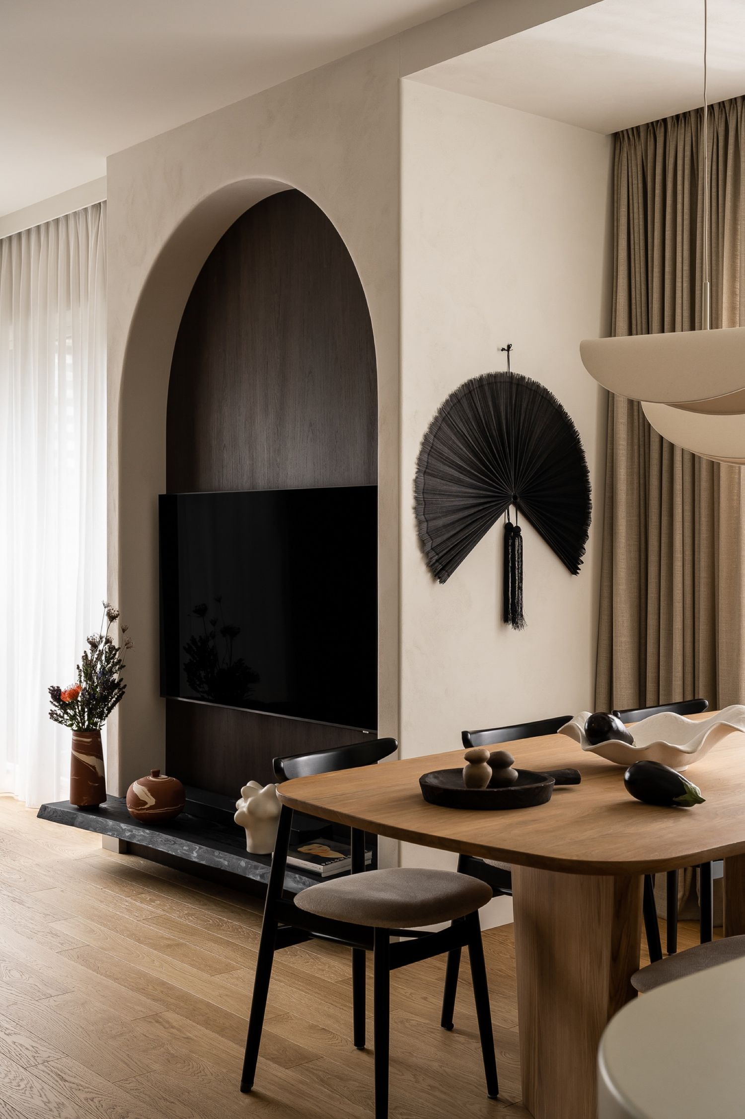 Dom w stylu japandi — mikrocement i łuki — projektowanie wnętrz Wrocław, we.make (2)