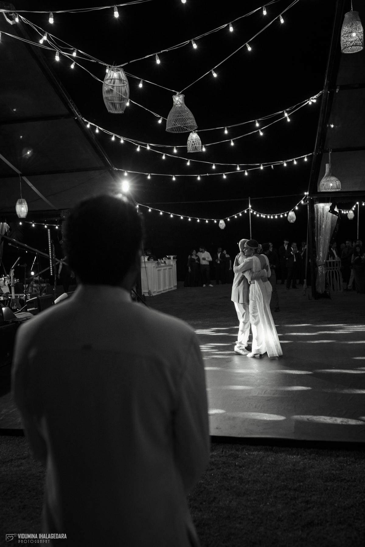 Janith & Nicola, photo 6