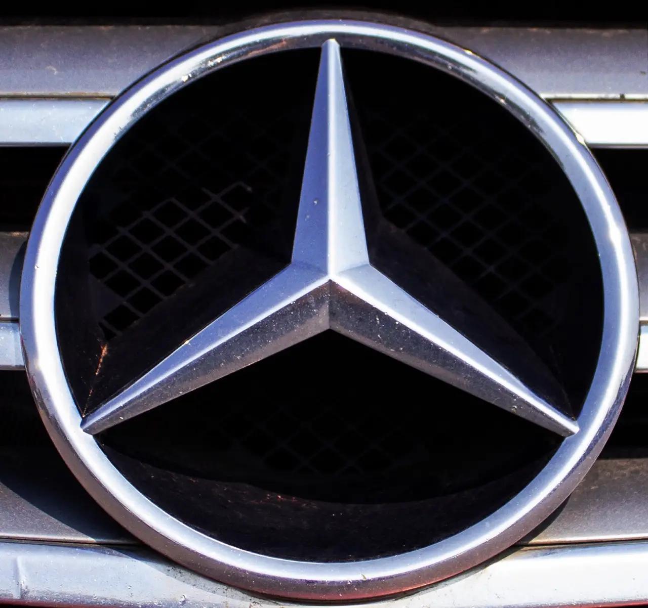 MERCEDES lockup