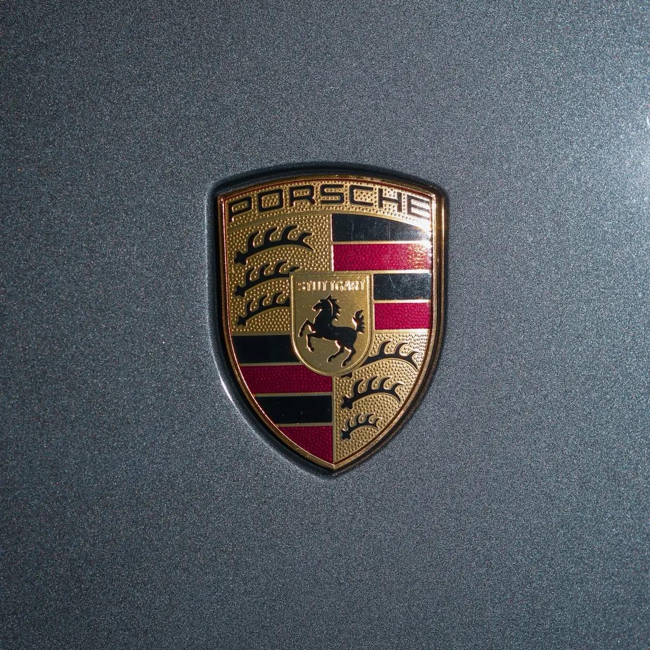 PORSCHE lockup