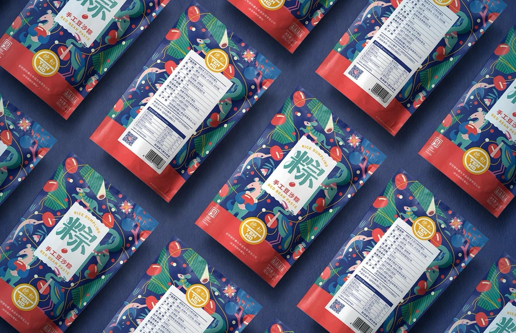 DEHE red bean pouches arranged diagonally on navy