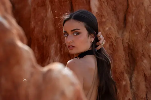 Rompiendo Estereotipos: La Voz de Morgana, una Modelo Petite en la Industria de la Moda