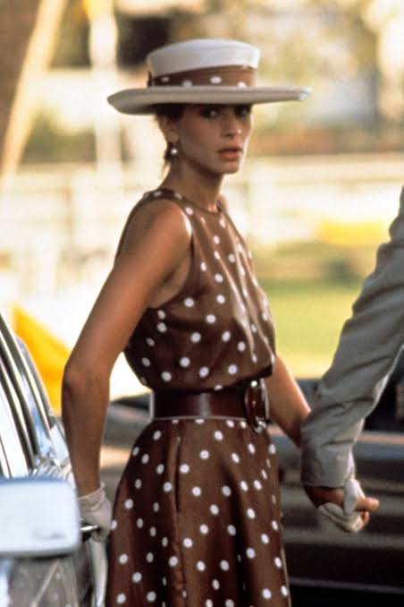 Julia Roberts recupera su look más icónico de 'Pretty Woman' con un vestido de lunares