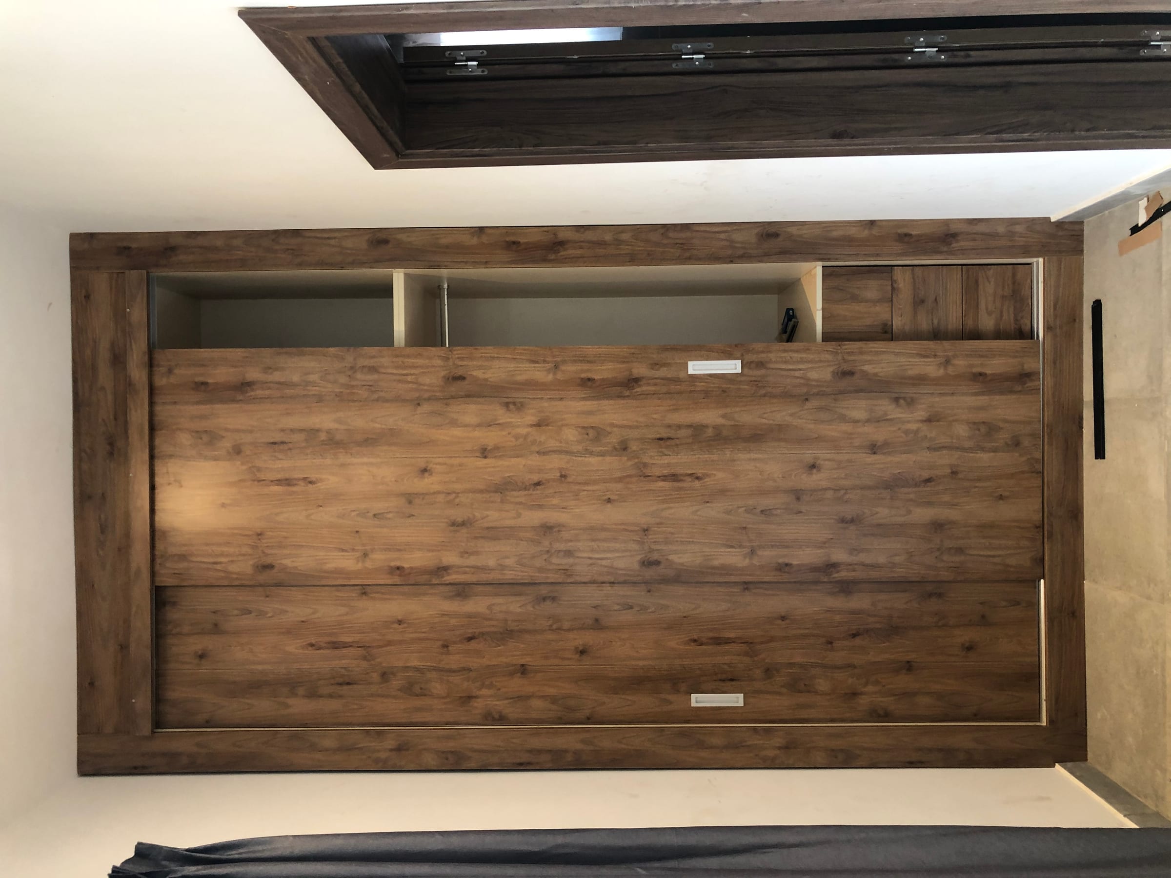 Wardrobe overhead detail