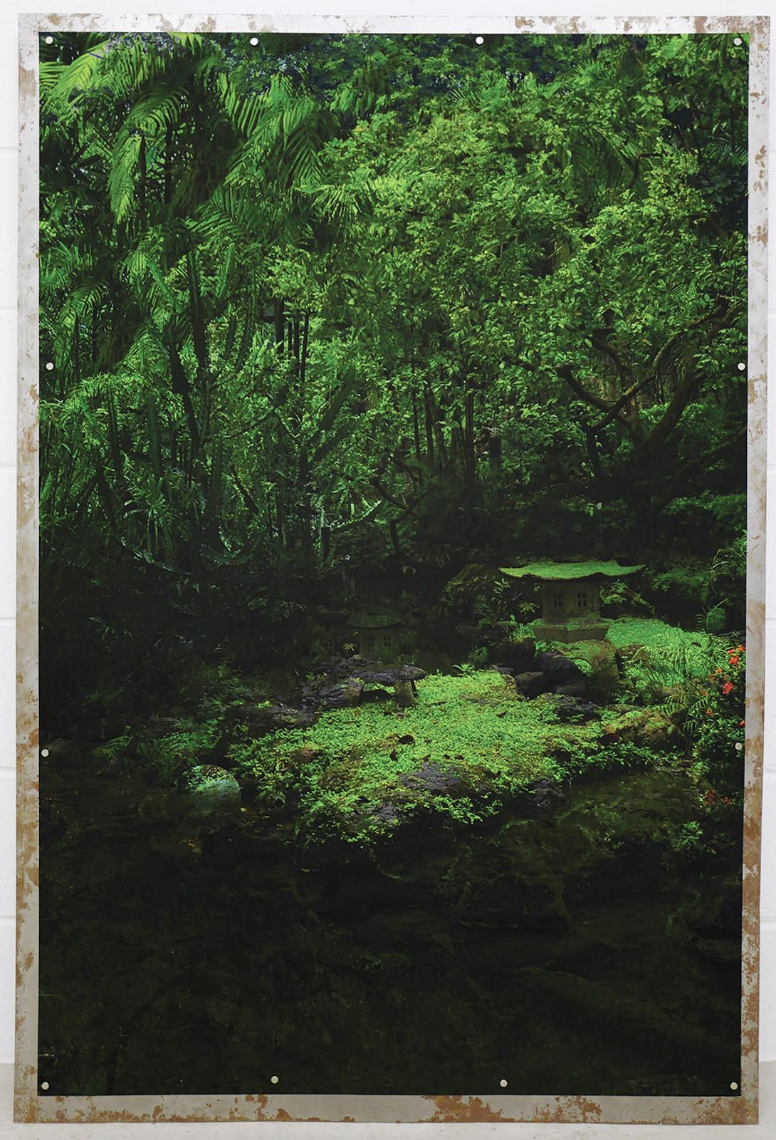 Missing alternative text