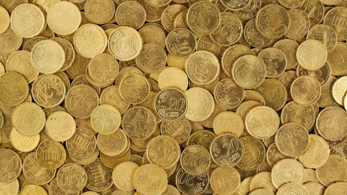 High-Yield Savings vs. High-Yield Checking: What’s the Difference and Which Is Better?